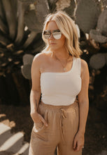 Load image into Gallery viewer, RESTOCK Studded Aviator Sunglasses
